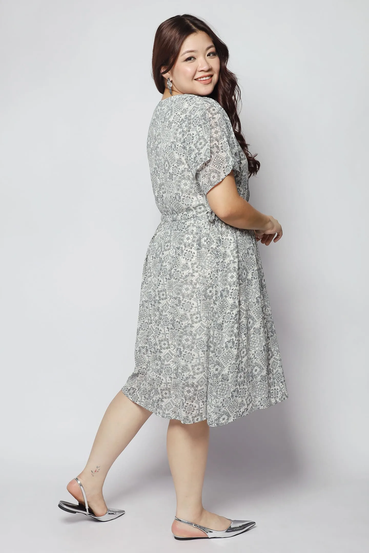 Kewei Dress in White Paisley