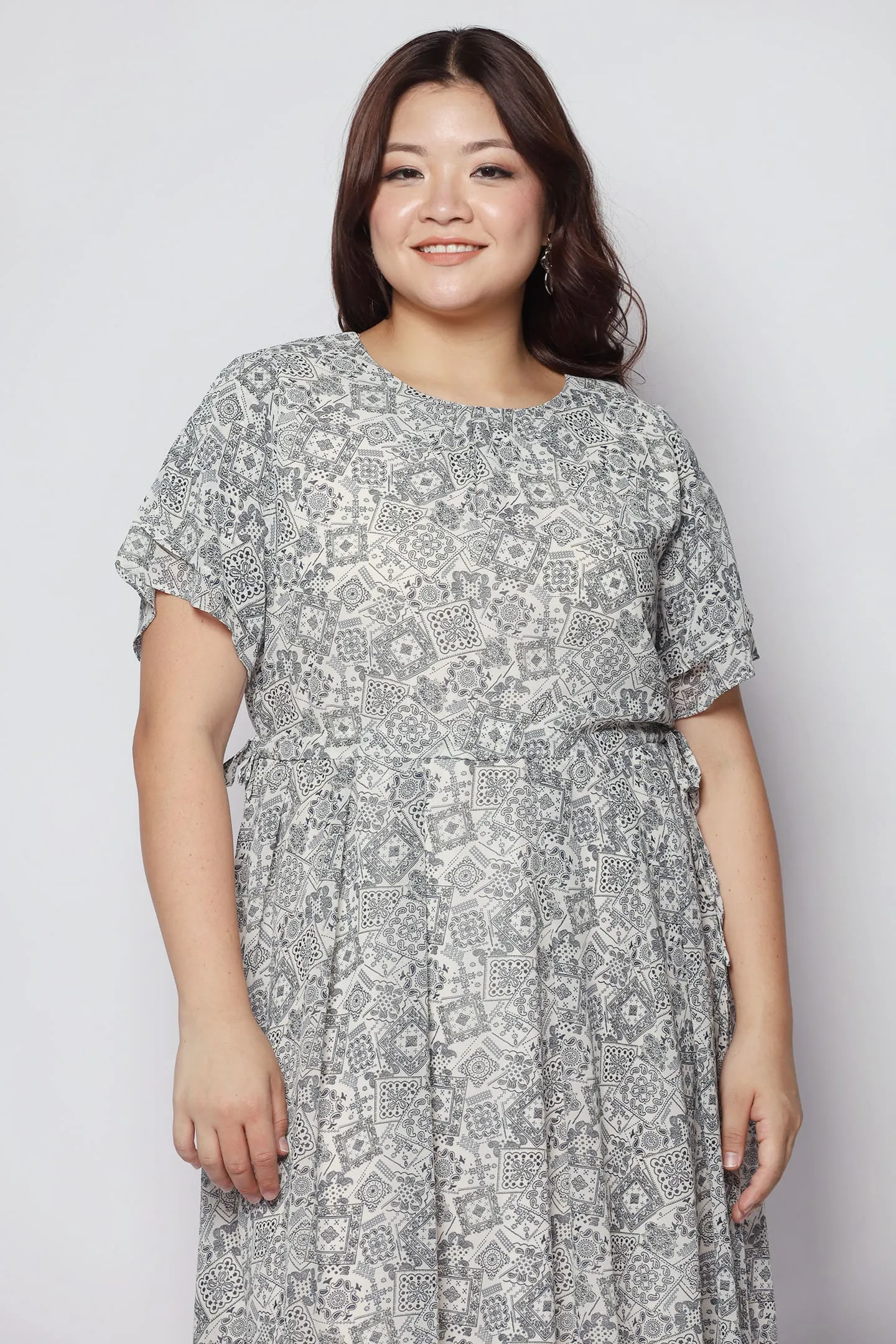 Kewei Dress in White Paisley