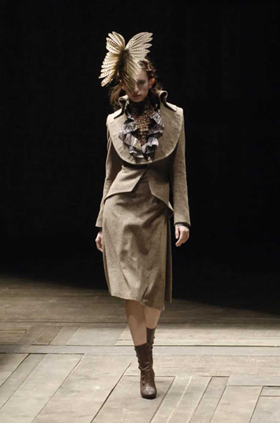 Spectacular Fall 2006 Alexander McQueen 'The Widows of Culloden' Collection Look 15 Skirt Suit